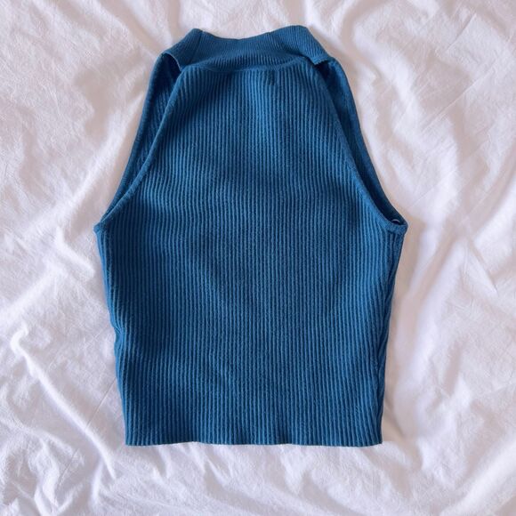 High Neck Knit Sleeveless Top - Picture 3 of 4